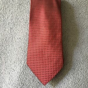 Men’s red tie